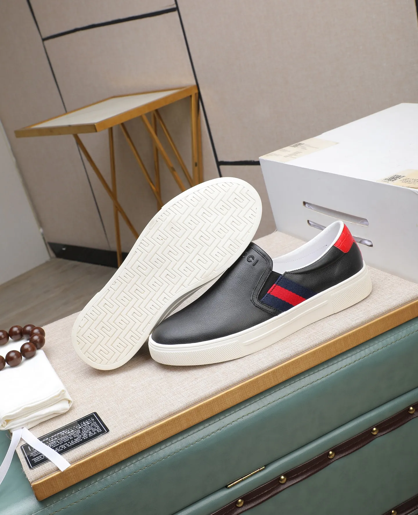Men's shoes 💰460 GUCCI🔍🔍The latest models are on sale at the same time at the counter. Original calfskin imported from Italy, genuine leather lining, (high-end, extravagant, and classy) with exquisite workmanship. Soles: Original soles specially provided by the original factory. ⚠Exclusive double-layer movable molded soles are super comfortable⚠. Photos of the real thing🎬The real thing is even better🔍🔍"High quality·Follow the order" Code number 38-44